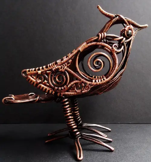 Bird sculpture of wire by Art Kaleidoscope